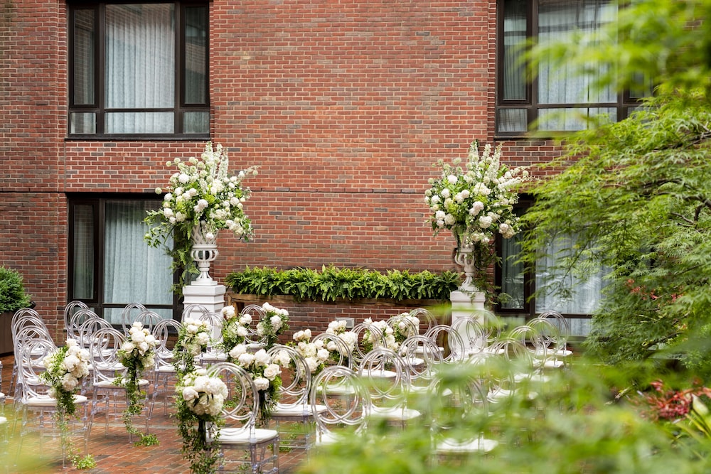 Four Seasons Hotel Boston — Hotel building in Boston, Massachusetts