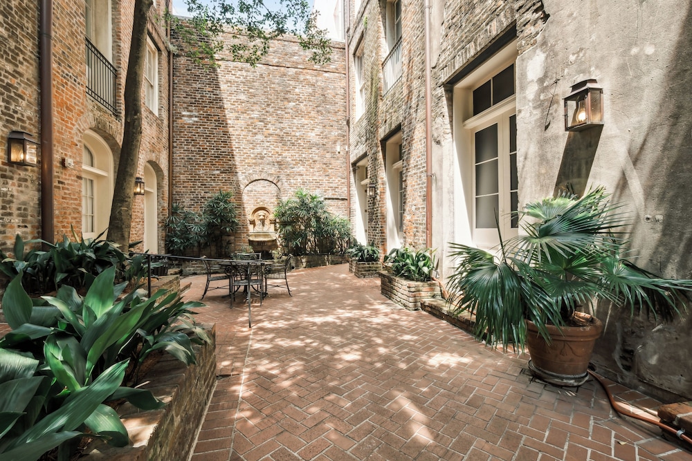 French Market Inn — Hotel building in New Orleans, Louisiana