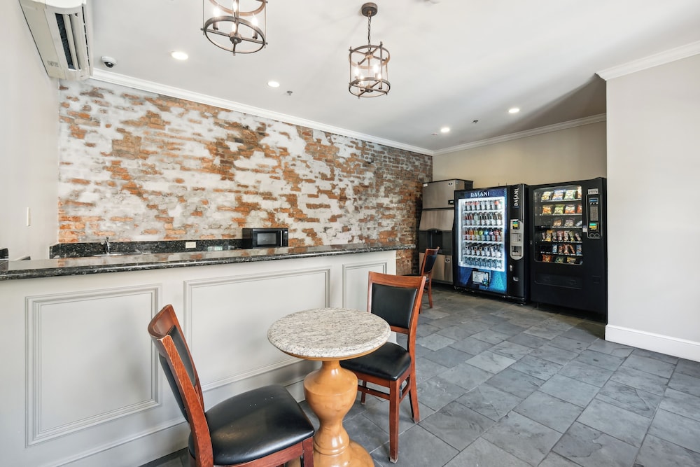 French Market Inn — Restaurant & bars in New Orleans, Louisiana