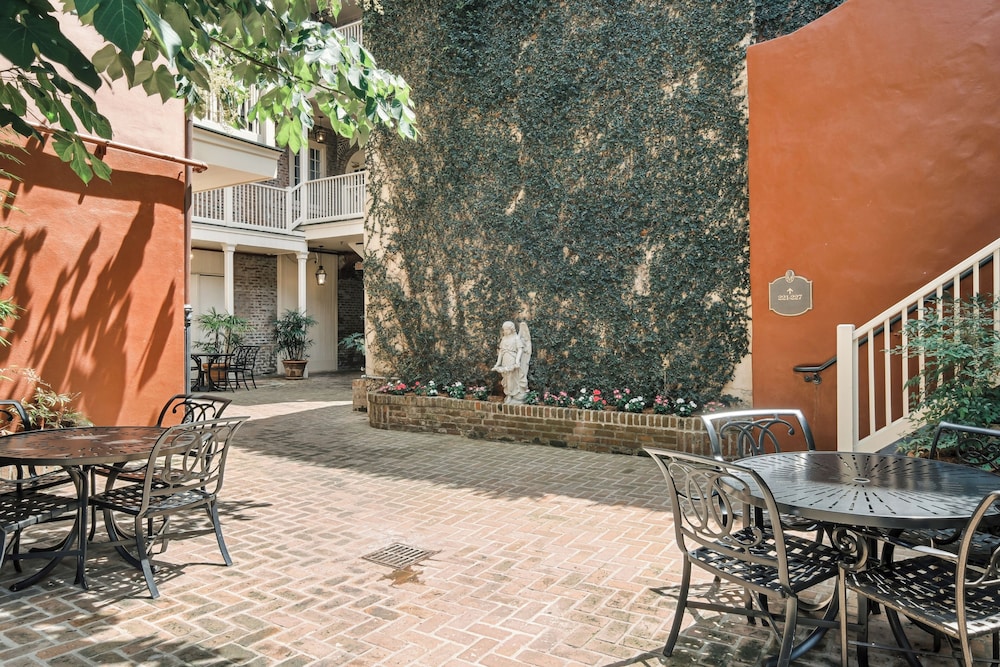 French Market Inn — Hotel building in New Orleans, Louisiana