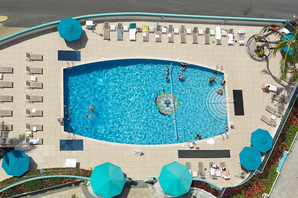 Ilikai Hotel & Luxury Suites — Swimming pool in Honolulu, Hawaii