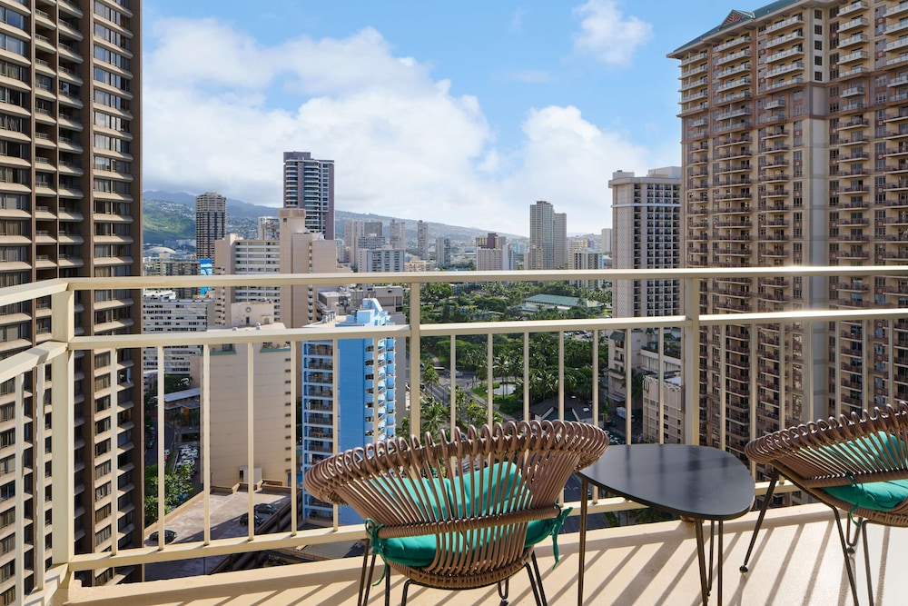Ilikai Hotel & Luxury Suites — Hotel rooms in Honolulu, Hawaii