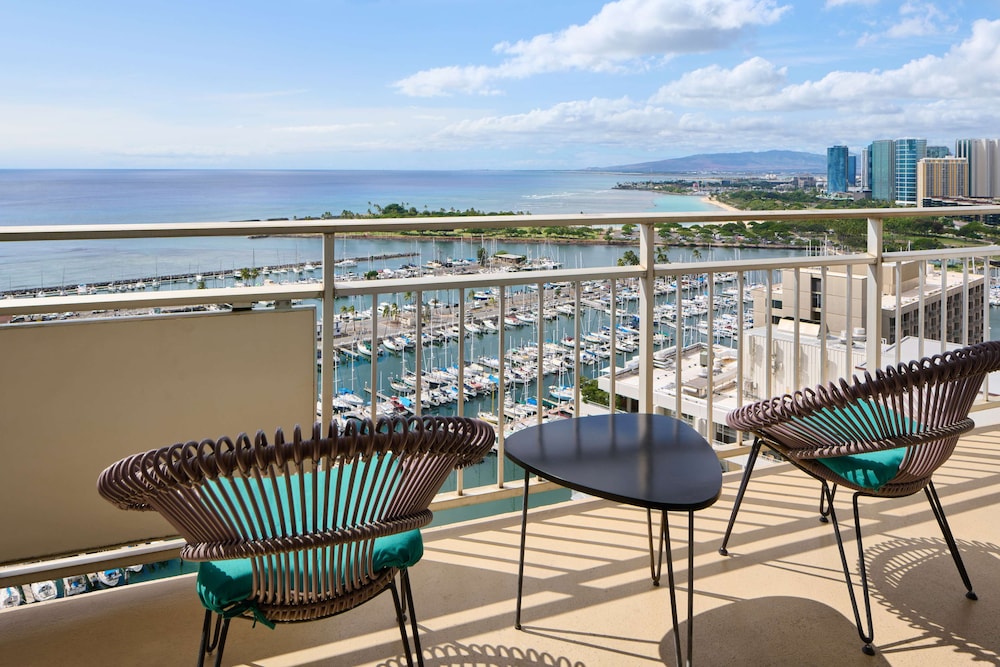Ilikai Hotel & Luxury Suites — Hotel rooms in Honolulu, Hawaii