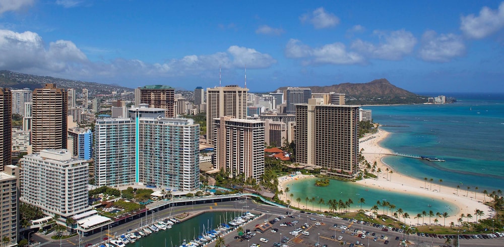 Ilikai Hotel & Luxury Suites — Beach in Honolulu, Hawaii