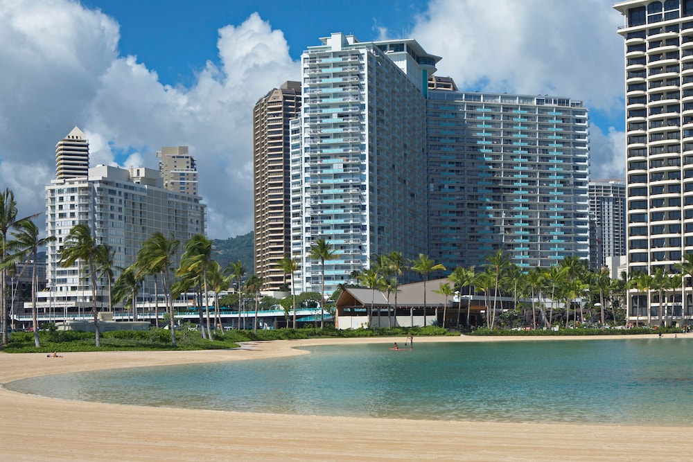 Ilikai Hotel & Luxury Suites — Beach in Honolulu, Hawaii