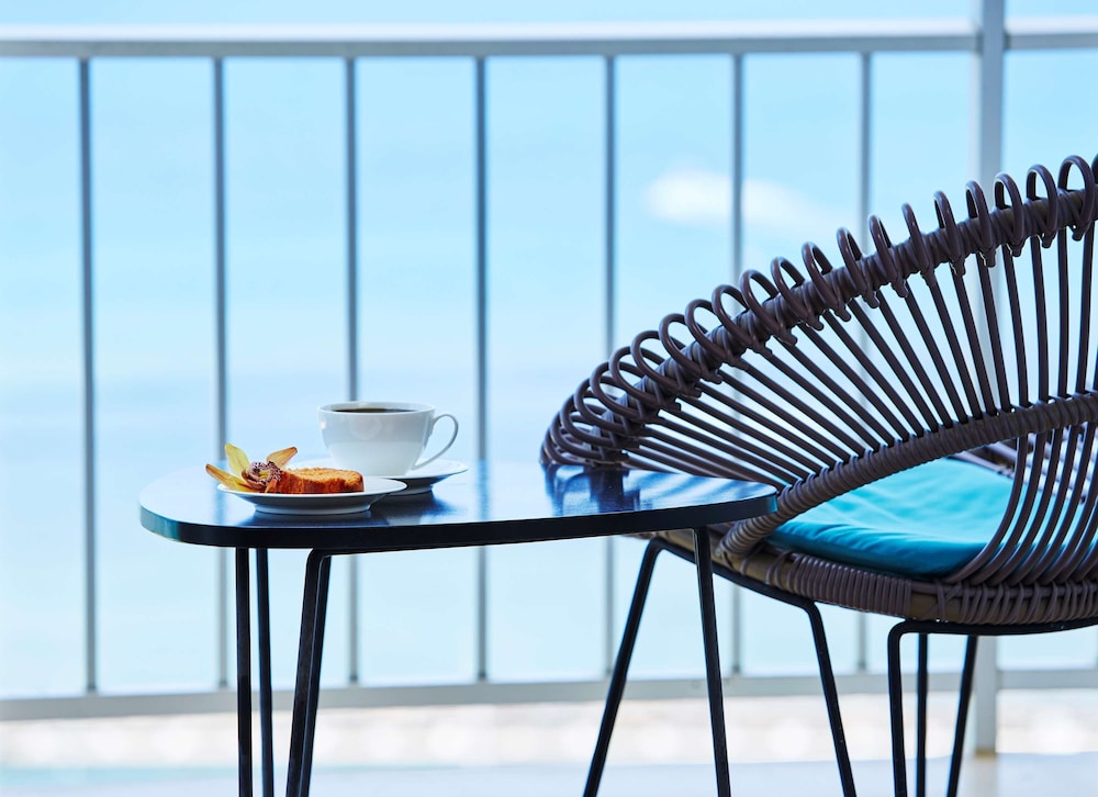 Ilikai Hotel & Luxury Suites — Hotel rooms in Honolulu, Hawaii