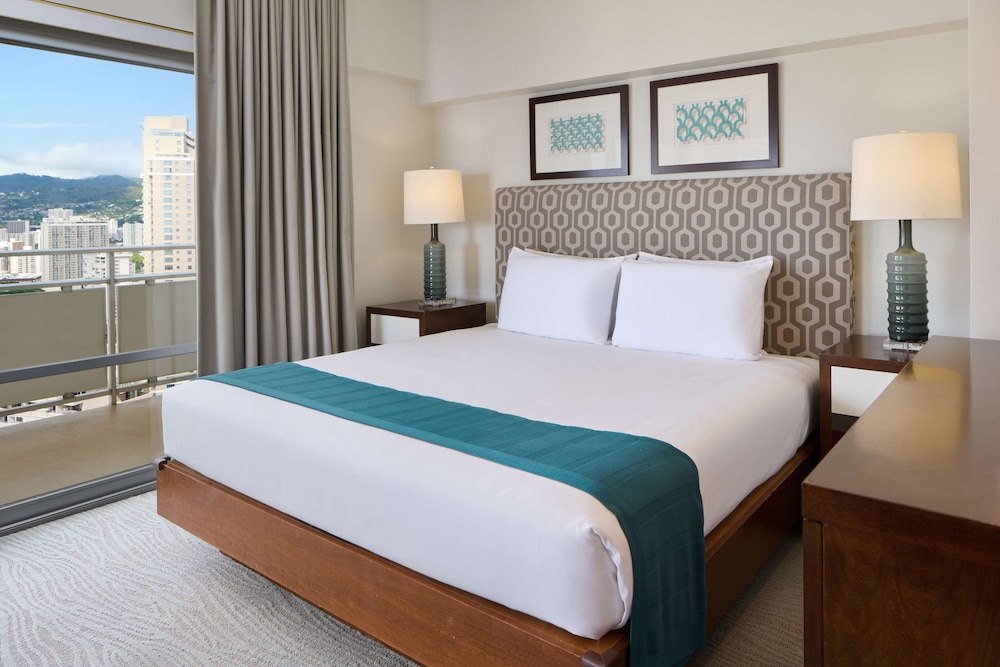 Ilikai Hotel & Luxury Suites — Hotel rooms in Honolulu, Hawaii