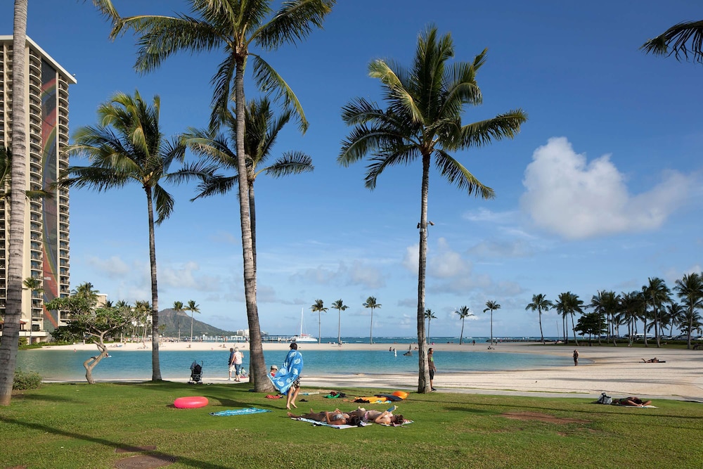 Ilikai Hotel & Luxury Suites — Beach in Honolulu, Hawaii
