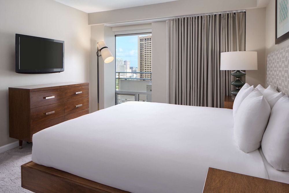Ilikai Hotel & Luxury Suites — Hotel rooms in Honolulu, Hawaii