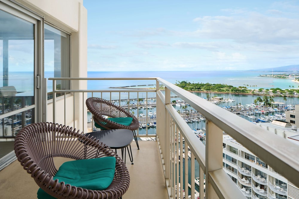 Ilikai Hotel & Luxury Suites — Hotel rooms in Honolulu, Hawaii