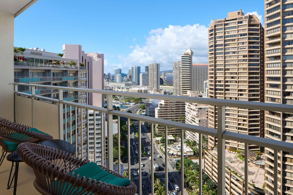 Ilikai Hotel & Luxury Suites — Hotel rooms in Honolulu, Hawaii