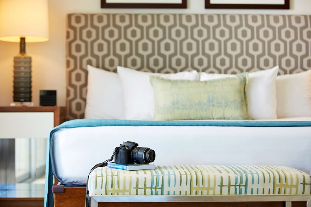 Ilikai Hotel & Luxury Suites — Hotel rooms in Honolulu, Hawaii