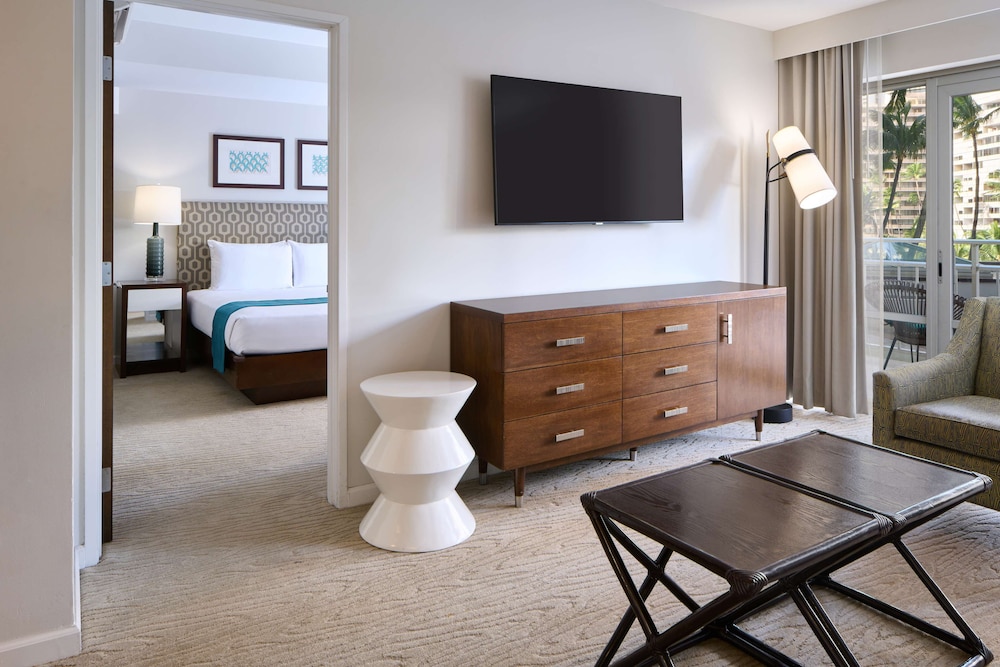 Ilikai Hotel & Luxury Suites — Hotel rooms in Honolulu, Hawaii