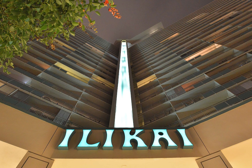 Ilikai Hotel & Luxury Suites — Hotel building in Honolulu, Hawaii