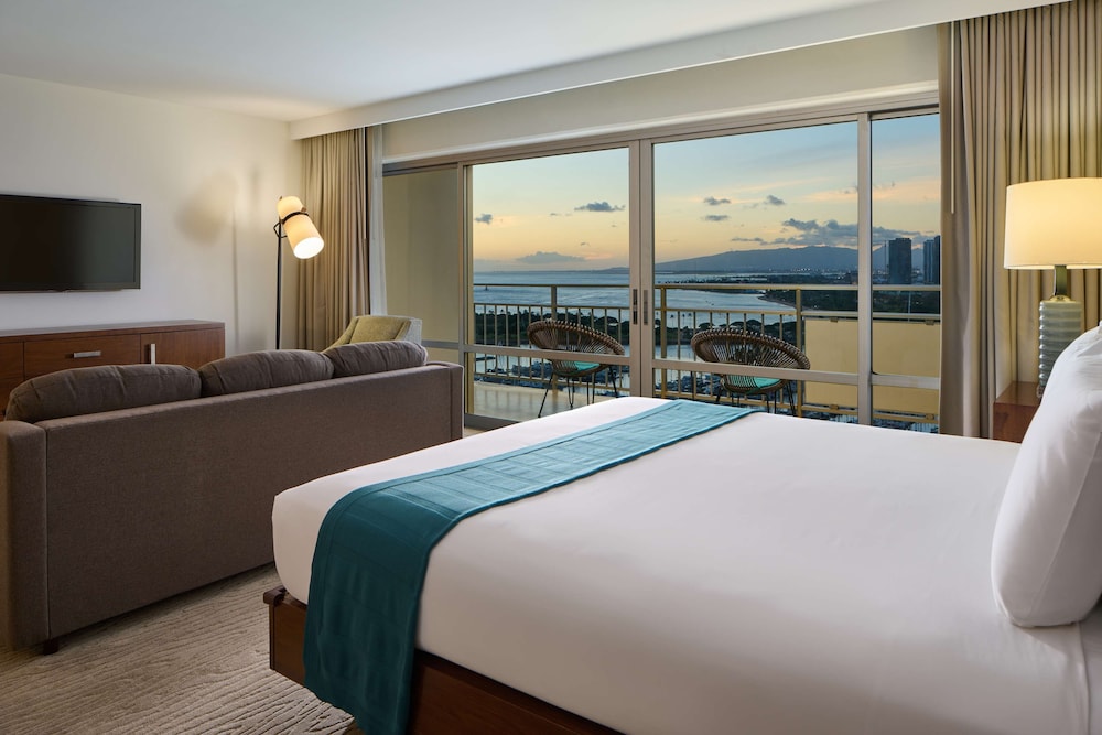 Ilikai Hotel & Luxury Suites — Hotel rooms in Honolulu, Hawaii