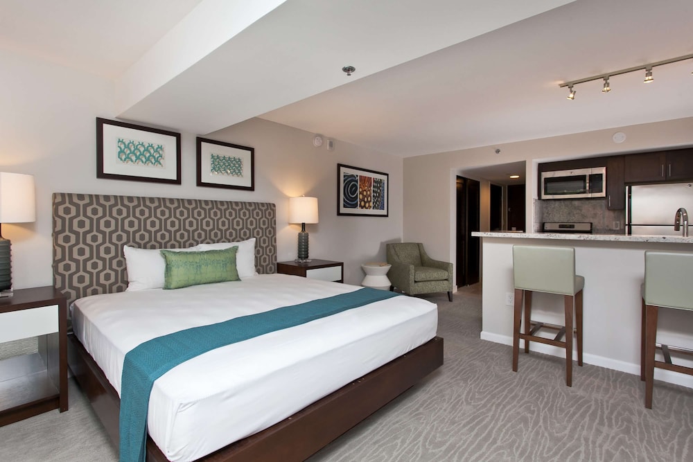 Ilikai Hotel & Luxury Suites — Hotel rooms in Honolulu, Hawaii