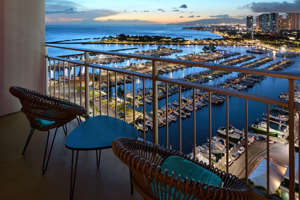 Ilikai Hotel & Luxury Suites — Hotel rooms in Honolulu, Hawaii