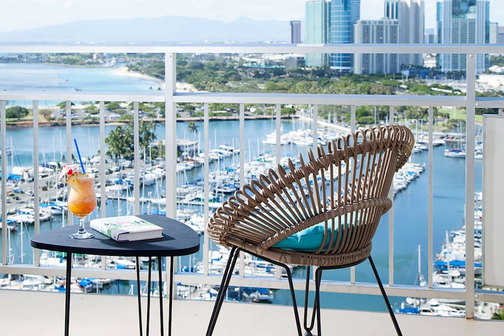 Ilikai Hotel & Luxury Suites — Hotel rooms in Honolulu, Hawaii