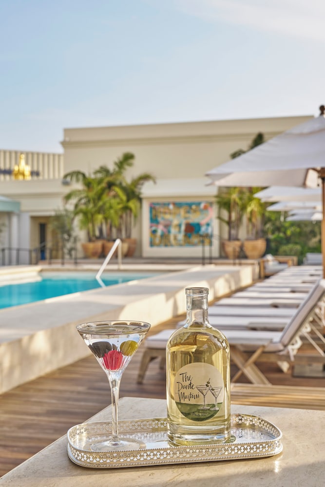 The Maybourne Beverly Hills, Maybourne — Swimming pool in Beverly Hills, California