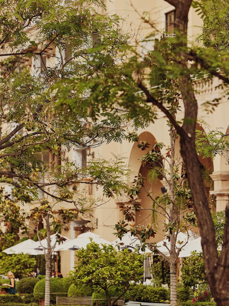 The Maybourne Beverly Hills, Maybourne — Hotel building in Beverly Hills, California