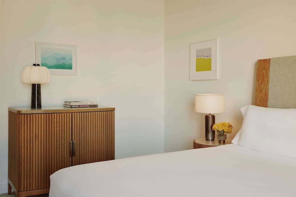 The Maybourne Beverly Hills, Maybourne — Hotel rooms in Beverly Hills, California
