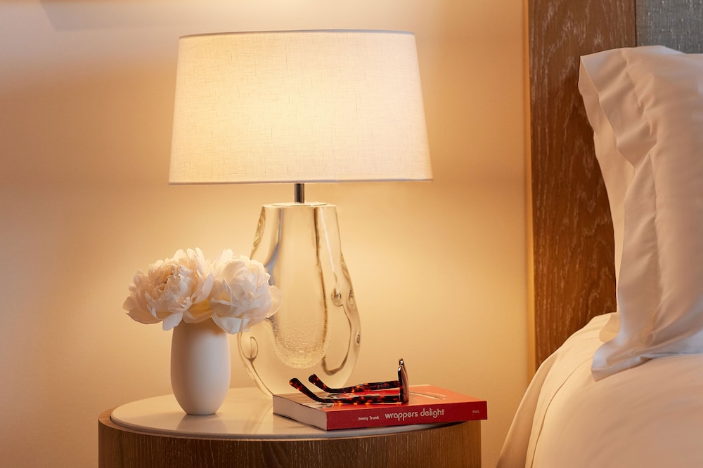 The Maybourne Beverly Hills, Maybourne — Hotel rooms in Beverly Hills, California