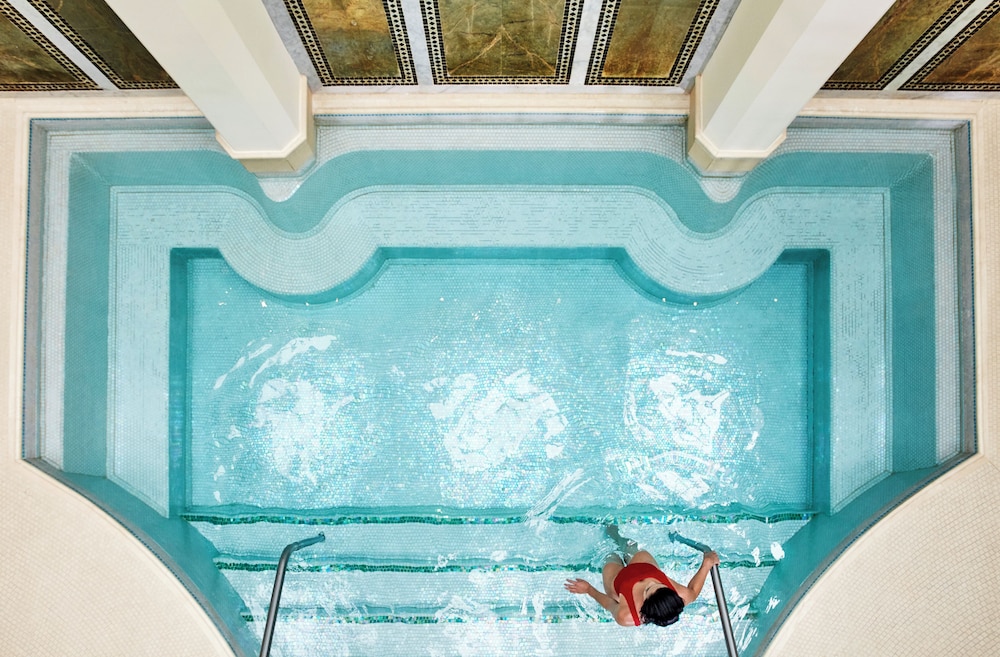 The Maybourne Beverly Hills, Maybourne — Swimming pool in Beverly Hills, California