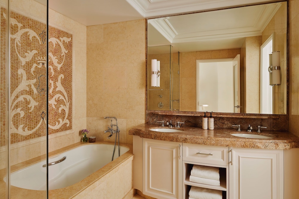 The Maybourne Beverly Hills, Maybourne — Hotel rooms in Beverly Hills, California