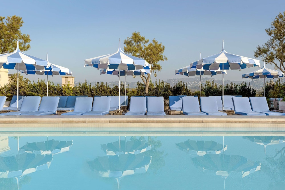 The Maybourne Beverly Hills, Maybourne — Swimming pool in Beverly Hills, California