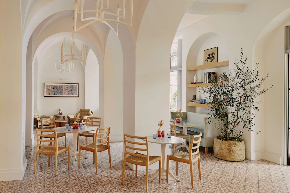 The Maybourne Beverly Hills, Maybourne — Restaurant & bars in Beverly Hills, California