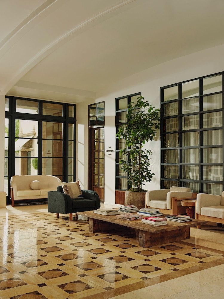 The Maybourne Beverly Hills, Maybourne — Hotel building in Beverly Hills, California