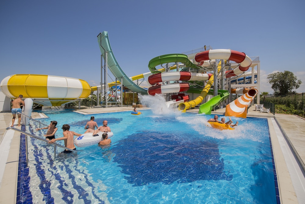 Dream World Aqua Hotel - All Inclusive — Pool in Side