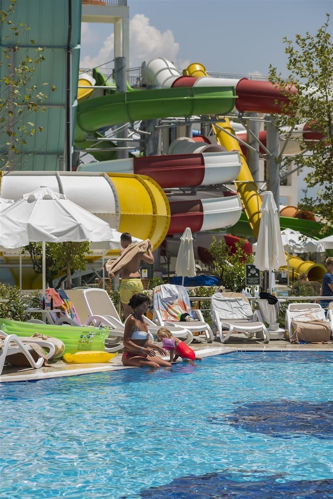 Dream World Aqua Hotel - All Inclusive — Pool in Side