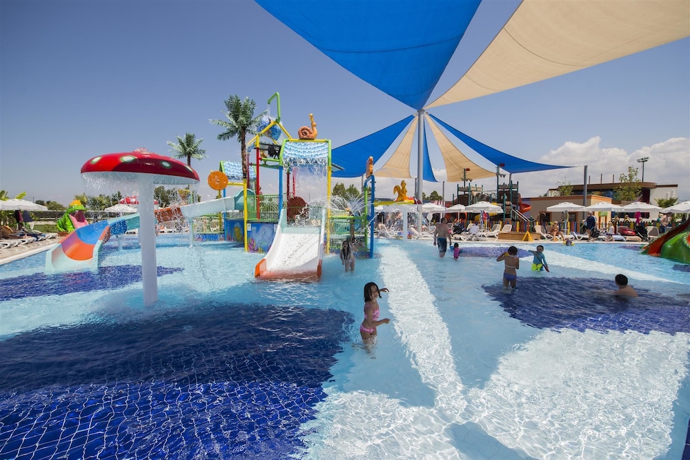 Dream World Aqua Hotel - All Inclusive — Pool in Side