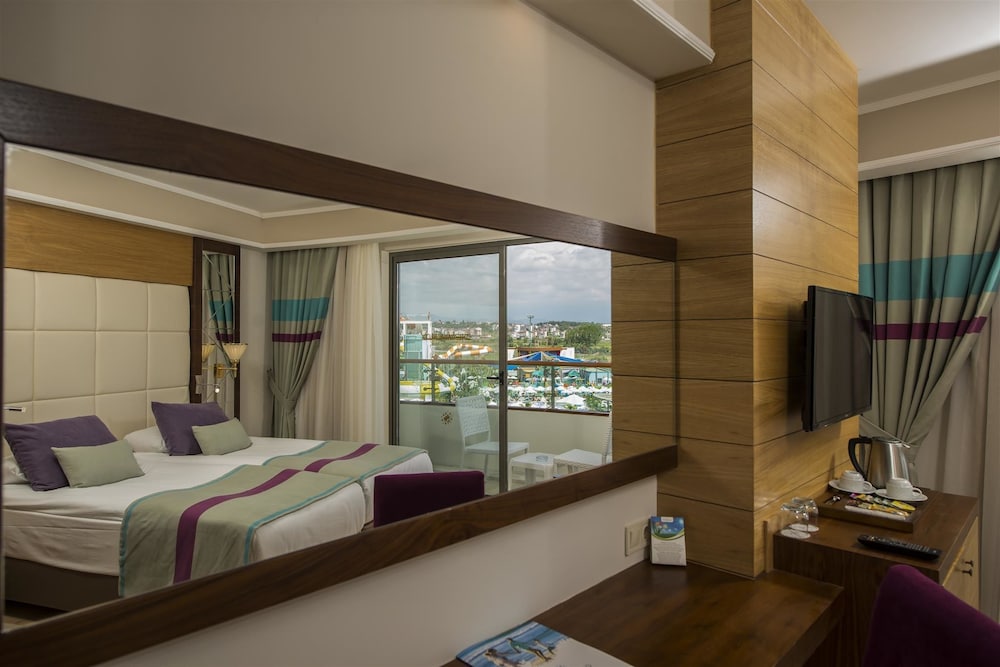 Dream World Aqua Hotel - All Inclusive — Rooms in Side