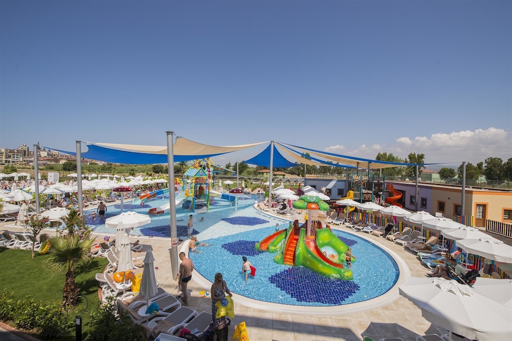 Dream World Aqua Hotel - All Inclusive — Pool in Side