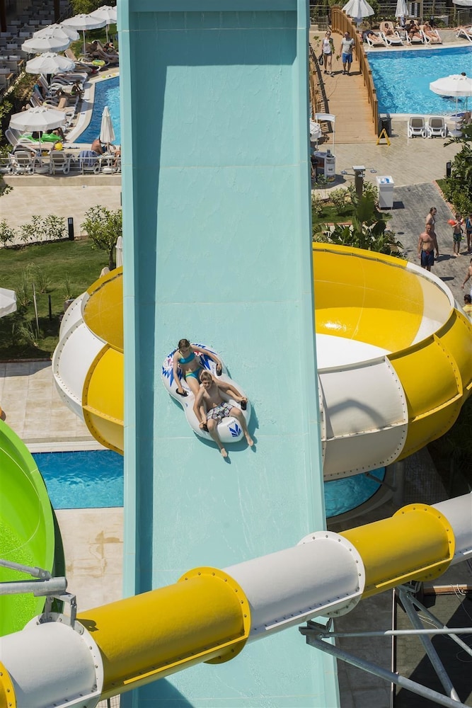 Dream World Aqua Hotel - All Inclusive — Pool in Side