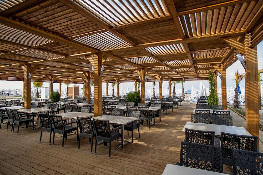 Dream World Aqua Hotel - All Inclusive — Restaurant in Side