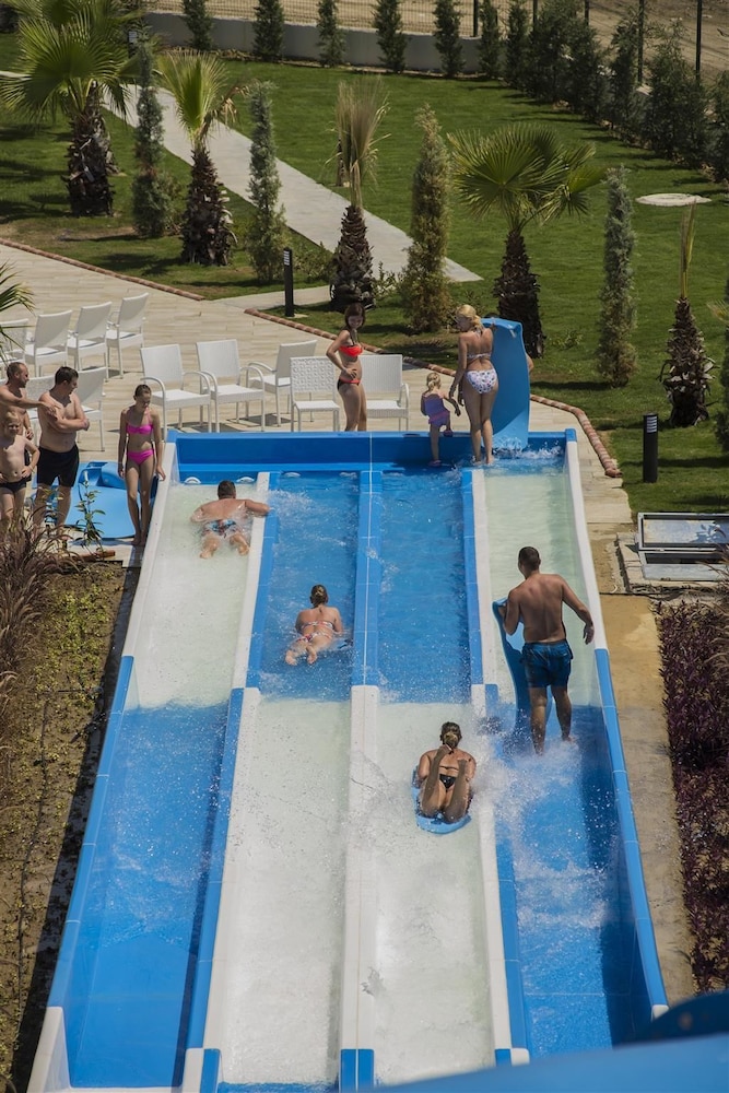 Dream World Aqua Hotel - All Inclusive — Pool in Side