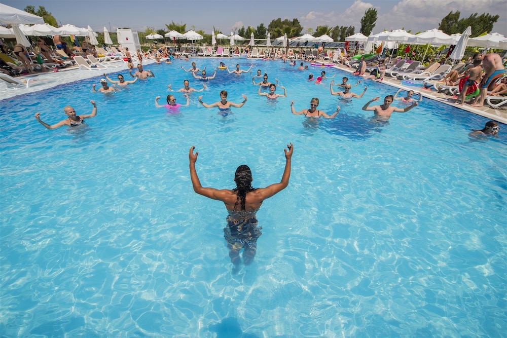 Dream World Aqua Hotel - All Inclusive — Pool in Side