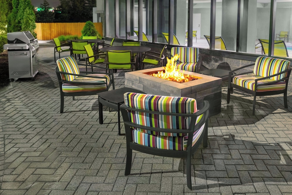 SpringHill Suites Detroit Auburn Hills — Restaurant & bars in Auburn Hills, Michigan
