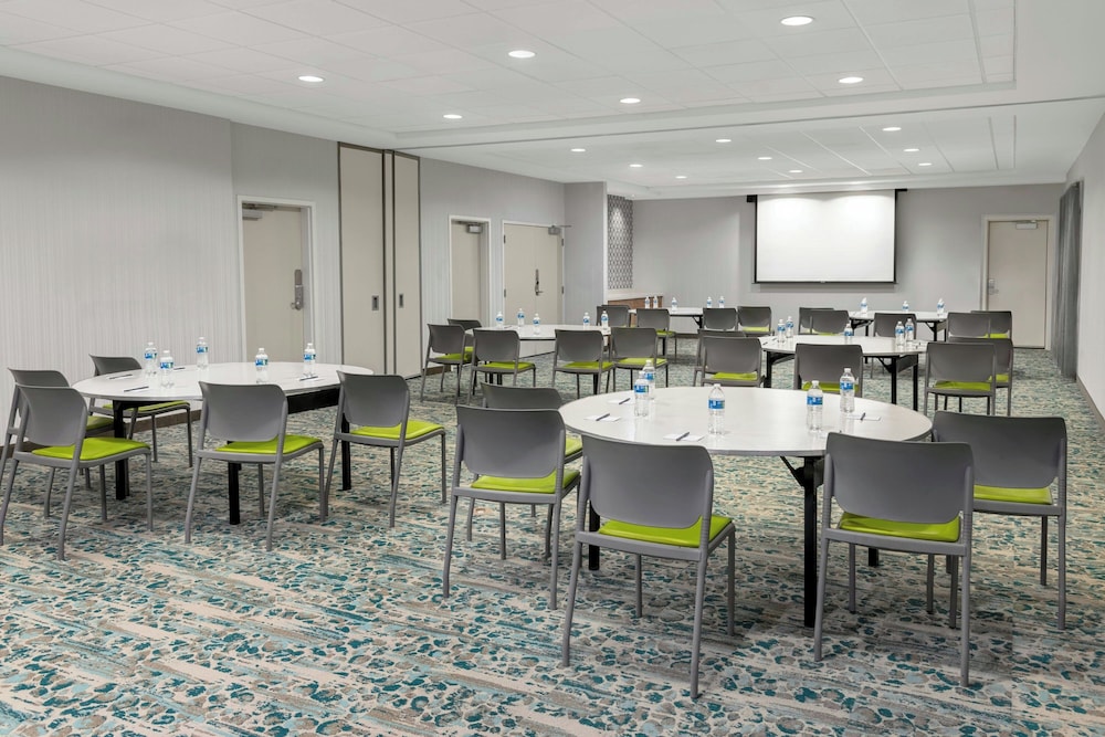 SpringHill Suites Detroit Auburn Hills — Hotel building in Auburn Hills, Michigan
