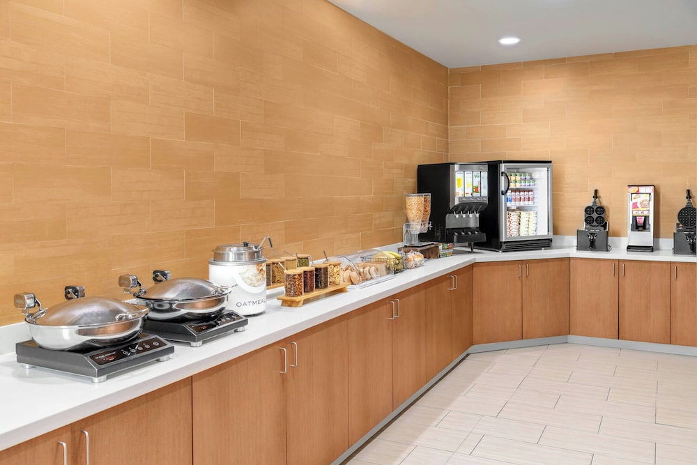 SpringHill Suites Detroit Auburn Hills — Restaurant & bars in Auburn Hills, Michigan