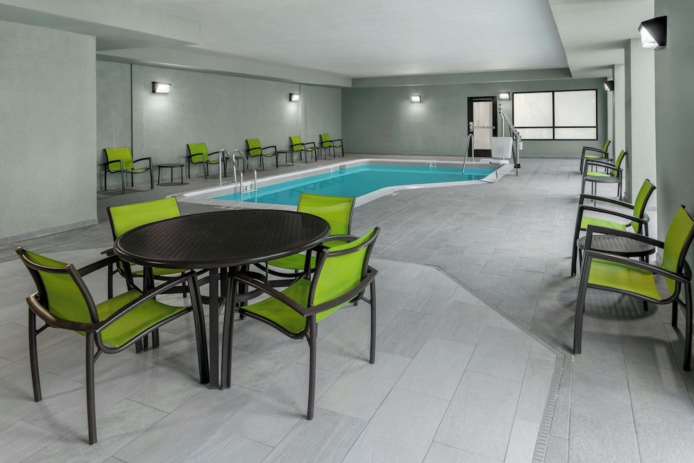 SpringHill Suites Detroit Auburn Hills — Swimming pool in Auburn Hills, Michigan