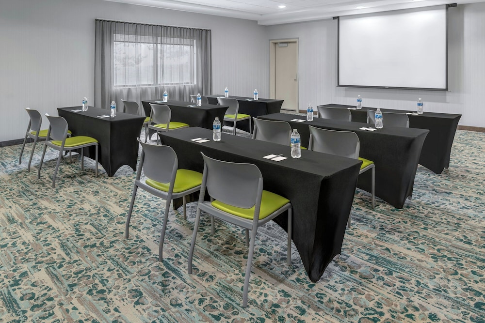 SpringHill Suites Detroit Auburn Hills — Hotel building in Auburn Hills, Michigan
