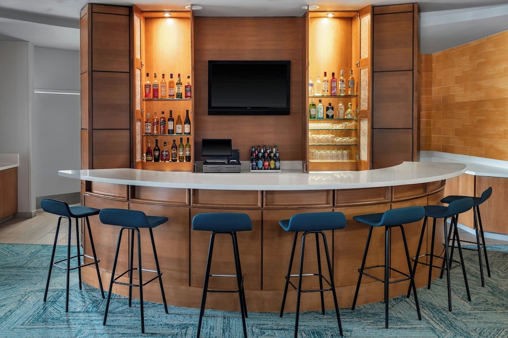 SpringHill Suites Detroit Auburn Hills — Restaurant & bars in Auburn Hills, Michigan