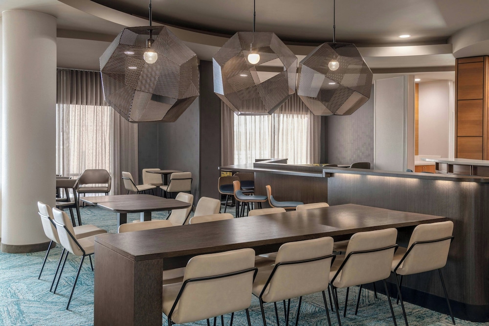 SpringHill Suites Detroit Auburn Hills — Restaurant & bars in Auburn Hills, Michigan