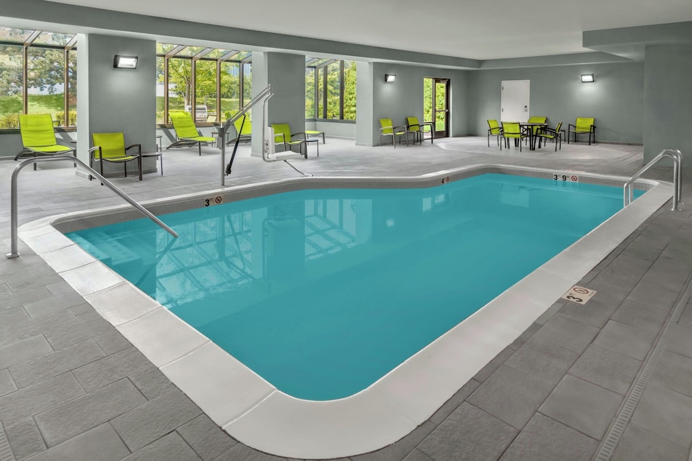 SpringHill Suites Detroit Auburn Hills — Swimming pool in Auburn Hills, Michigan