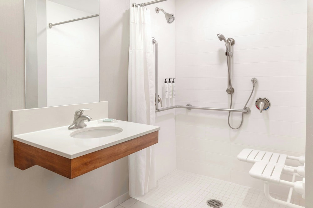SpringHill Suites Detroit Auburn Hills — Hotel rooms in Auburn Hills, Michigan