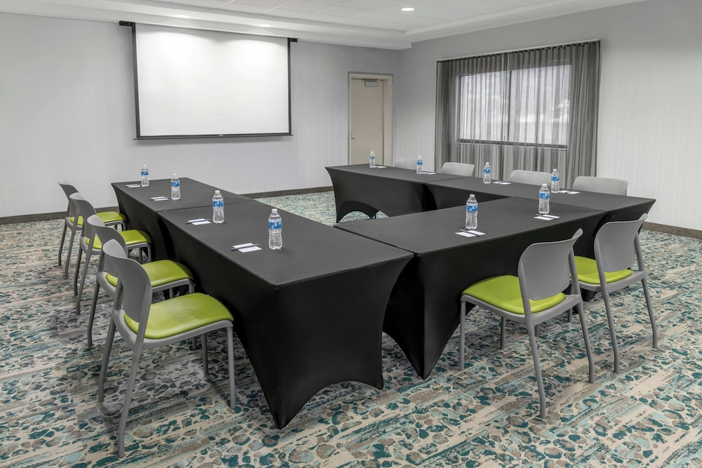 SpringHill Suites Detroit Auburn Hills — Hotel building in Auburn Hills, Michigan